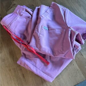 Chalk pink figs scrub set